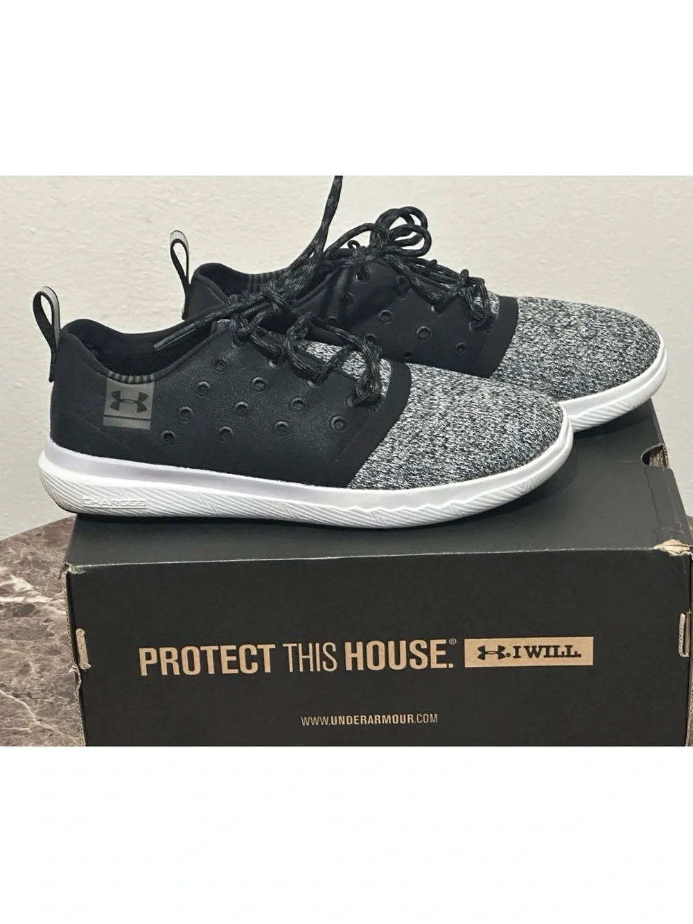 Under Armour Womens Charged Gray/Black Shoes Sneakers Sz 5.5